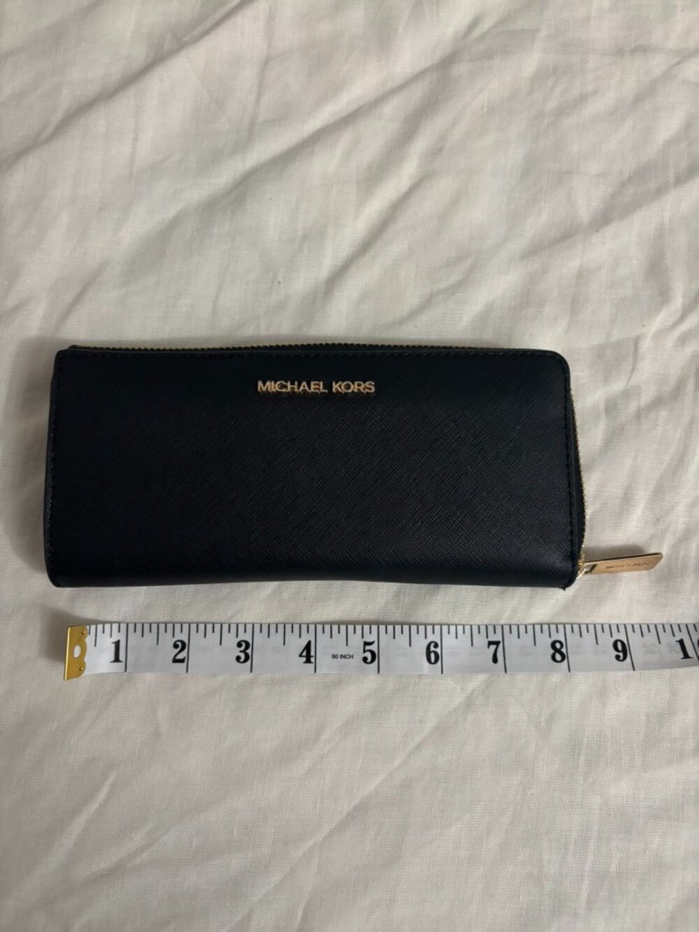 Michael Kors 3/4 zip leather wallet. Excellent used condition - Picture 3 of 4